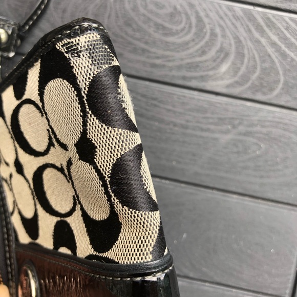 Coach canvas logo blk patent leather trim wristlet - Picture 7 of 8